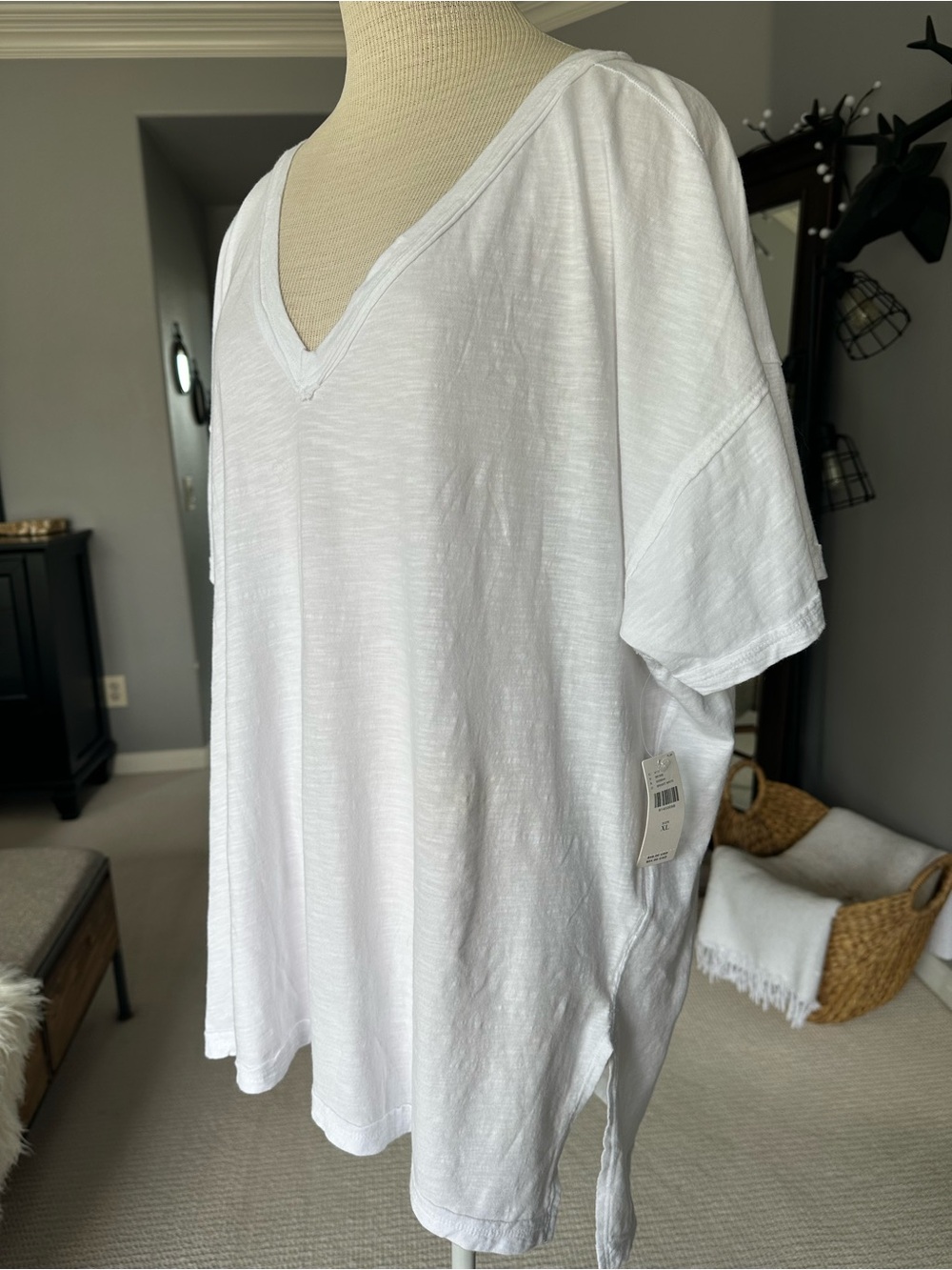 Pilcro white V-Neck Tee NWT relaxed fit, size XL - Picture 4 of 10